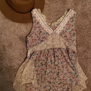 Flowly BKE lace tank